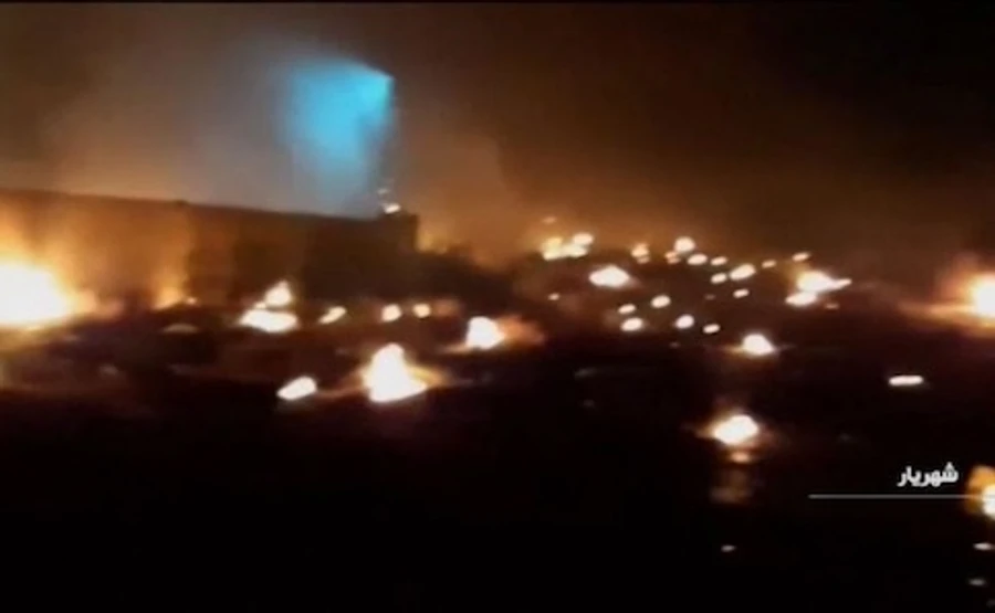 З'явилося нове відео падіння літака МАУ