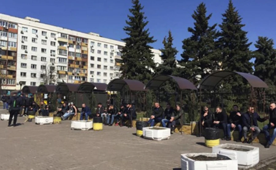 У ЦИК собираются группы неизвестных для охраны порядка