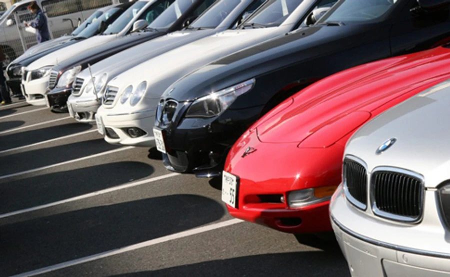 Чиновников уличили на скупке Ягуаров и Лексусов по цене Жигулей