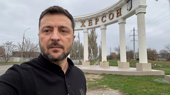 Zelenskyy visits Kherson and promises stronger protection