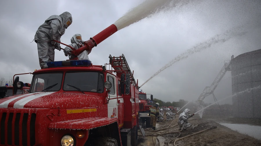 Drones attacked Yaroslavl: explosions and fire at one of Russia's largest refineries