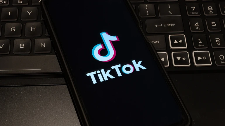 На Львівщині судили школярку, яка під час трансляції у TikTok погрожувала розправою іншій дитині