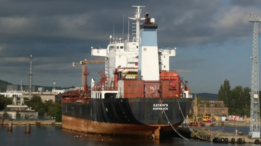 Російський танкер, який на 8 років застряг в Польщі, поріжуть на шматки