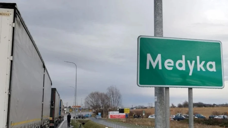 Пункт пропуску Шегині — Медика тимчасово закривають для автобусів