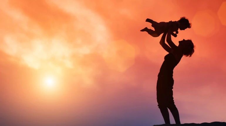 Мало нас, а вас еще меньше: какие политики повышения рождаемости действительно работают и что делать Украине