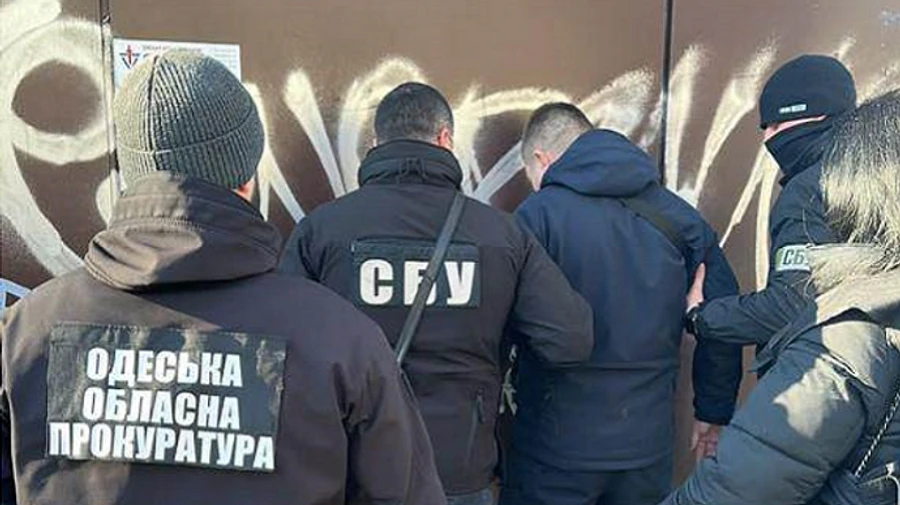 СБУ потрусила митників: не пропускали гумдопомогу для ЗСУ без відкатів