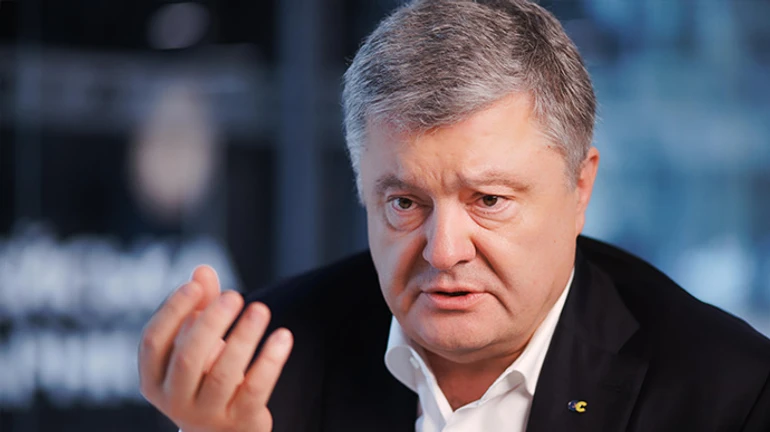Порошенко облили зеленкой в центре Киева