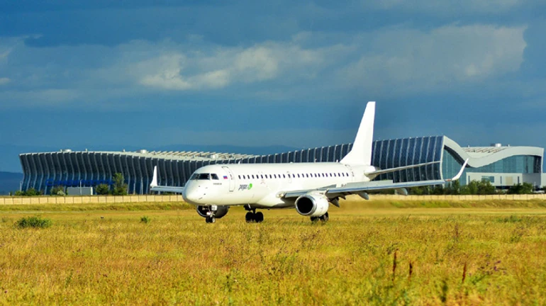 Через НС в аеропорту Сімферополя в небі завис 21 літак