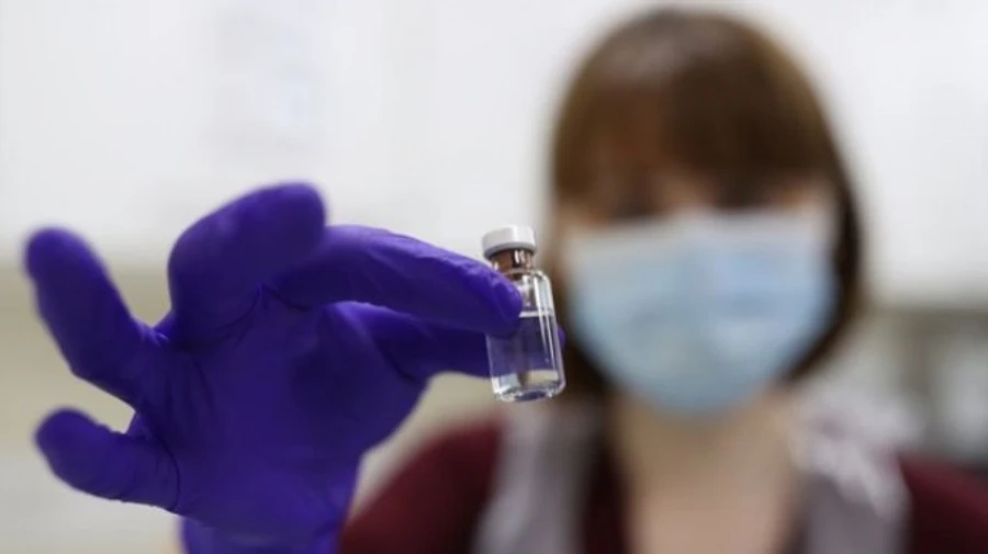 Еврокомиссия обещает с апреля удвоить количество вакцин до 100 млн доз в месяц