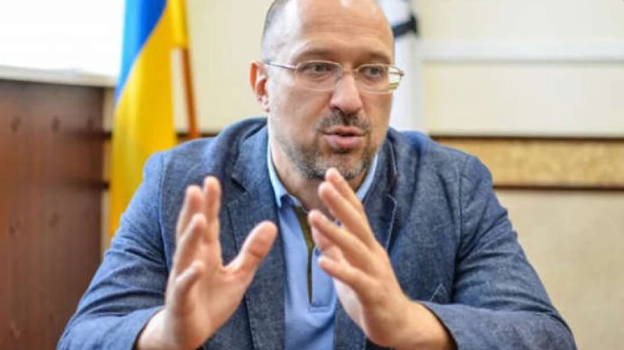 Если ничего не делать, мест в больницах не будет уже в середине декабря - Шмыгаль