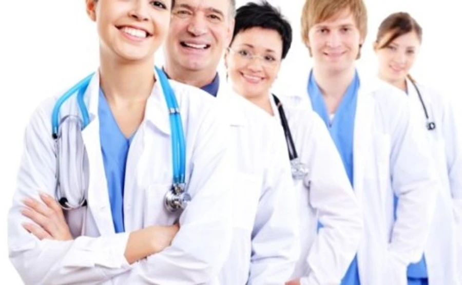 Укрзалізниця починає безкоштовно возити медиків