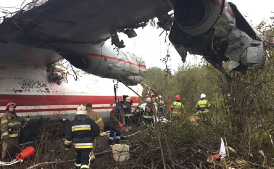 У літака Ан-12 закінчилось пальне, 5 загиблих – міністр