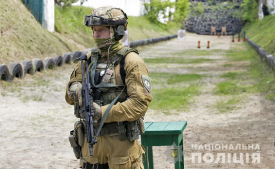 Зберегти життя порушнику – поліція відмовляється від автоматів Калашникова 