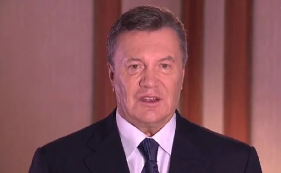 Янукович відкликає з суду своїх адвокатів