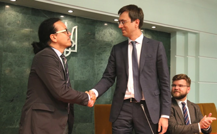 Балчун і Омелян посварились на засіданні. Гройсману передали документи