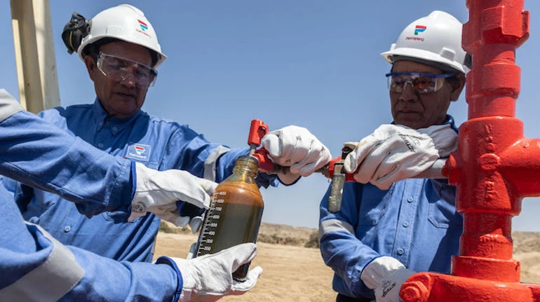 В Іраці пробили трубу і зупинили видобуток Лукойла РФ