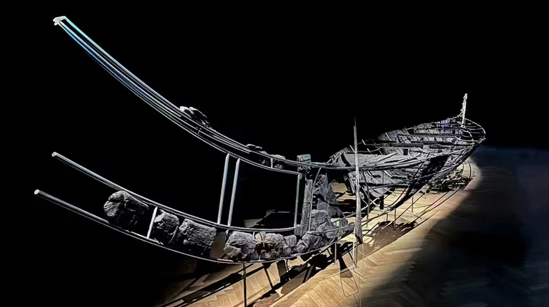 Ученые раскрыли происхождение древнейшей дощатой лодки Дании: помог 2400-летний отпечаток пальца