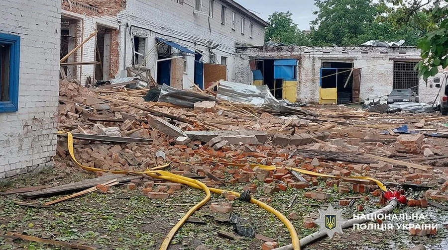 РФ атакувала склади сільгосппідприємства у Прилуках: троє людей загинули