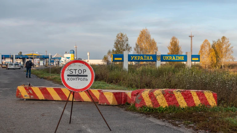 Виїзд студентів за кордон: хто з чоловіків може поїхати, які документи потрібні та кому відмовлять