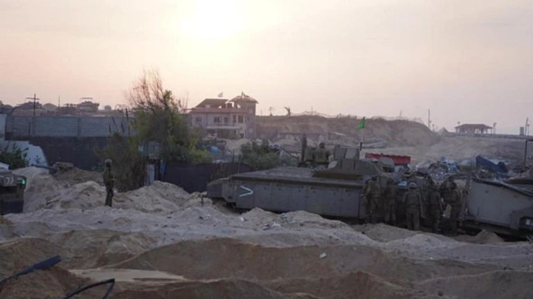 Israeli tanks cut off key road in Gaza Strip 