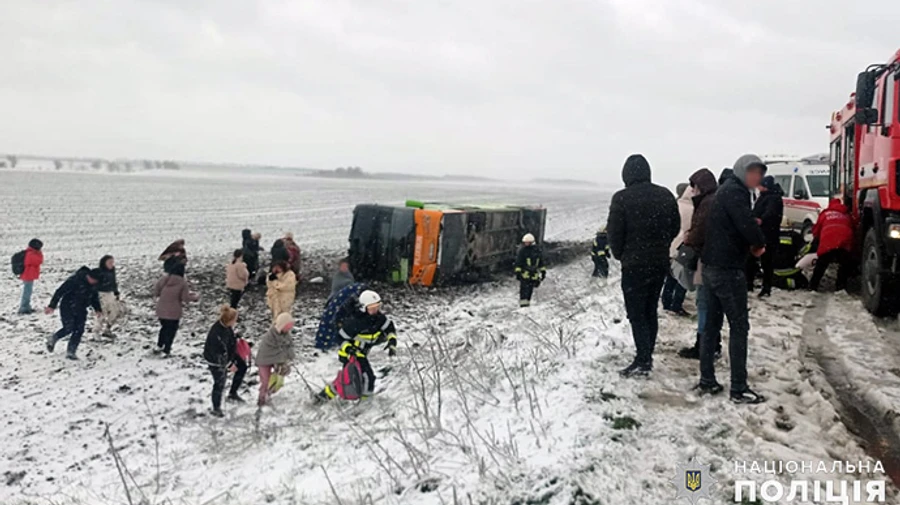 Автобус Варшава – Одесса с 25 пассажирами перевернулся в Хмельницкой области