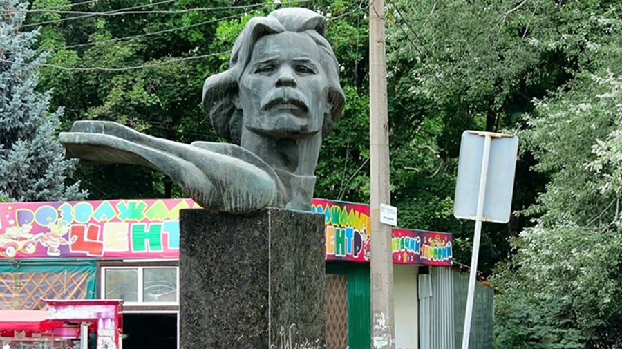 Не только Екатерина: в Одессе снесут памятник Горькому