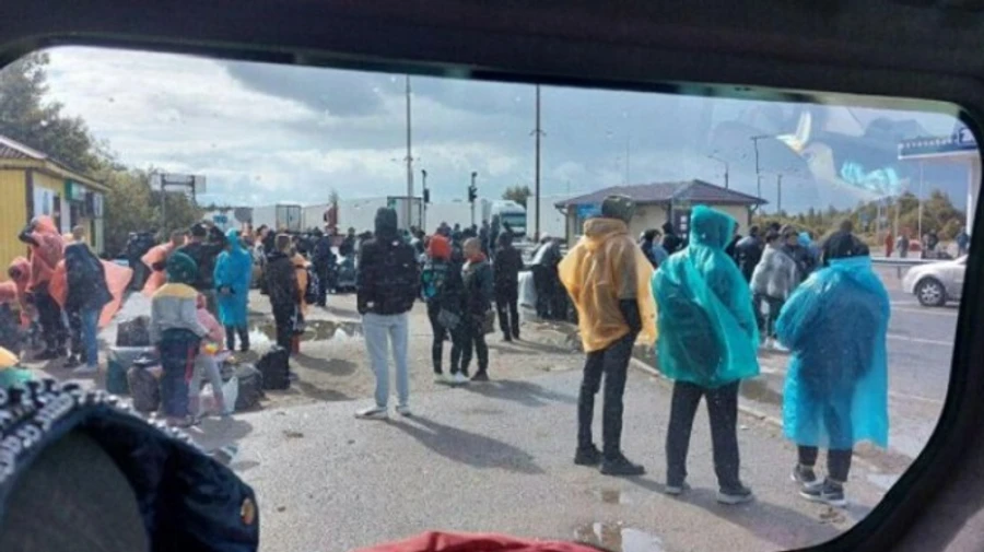 В России развернули мобильные военкоматы на границе с Эстонией и Латвией