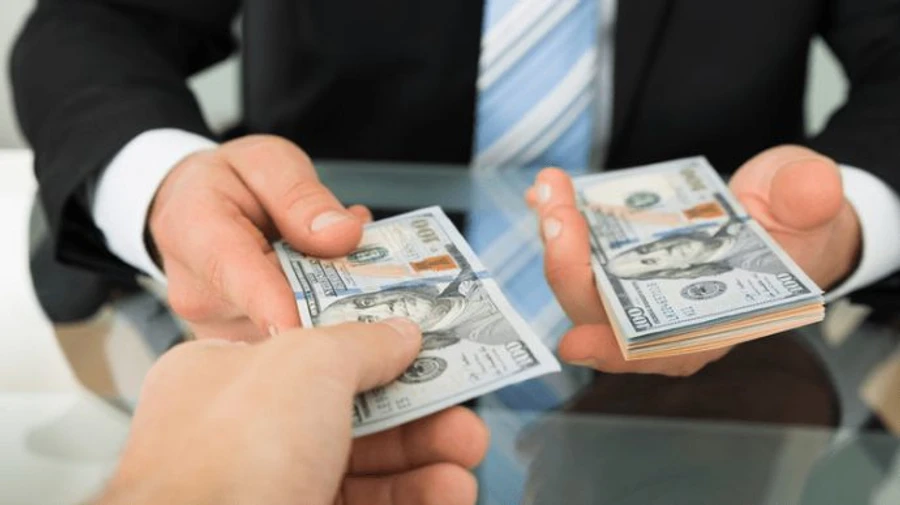 Чоловік представився адвокатом і видурив у іноземця 2 млн гривень - прокуратура