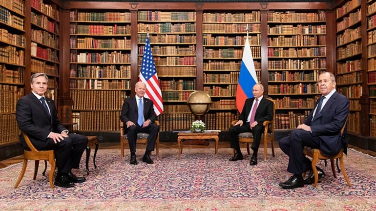 Байден вдруге за місяць зідзвонився з Путіним, говорили менше години