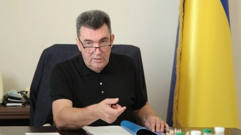 Данілов дав страшний прогноз: Більше 1000 смертей від ковіду щодня