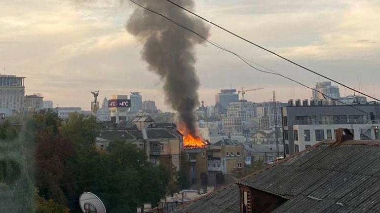 У самому центрі Києва горів будинок