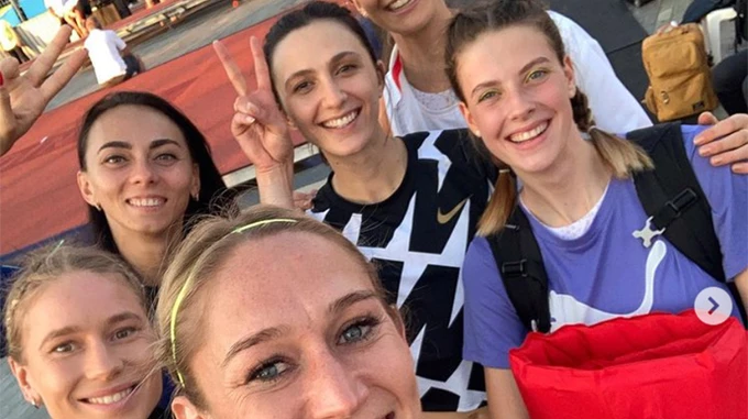 Магучіх знову сфотографувалась з тією ж росіянкою, з ними ще одна українка