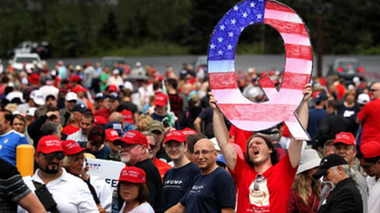 Педофилы против Трампа: как безумная теория заговора становится козырем президента США