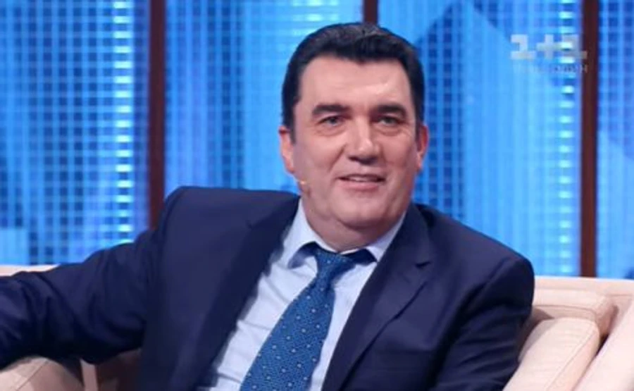 Данилов разрядил обстановку: Лучшие лекарства от коронавируса – лук, сало и чеснок