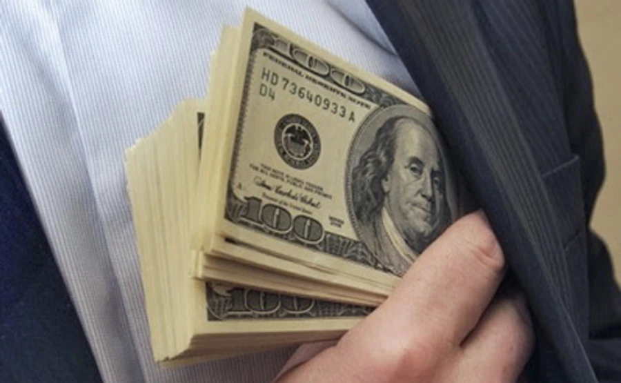 Кілька слуг готові свідчити у справі про хабар – джерело