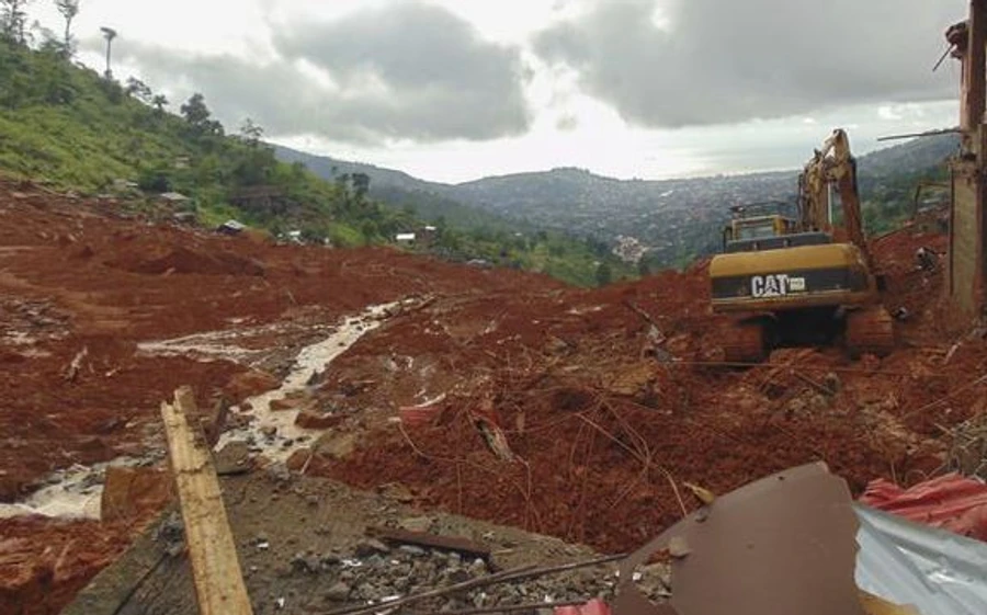 Оползень в Пакистане: погибли 8 детей