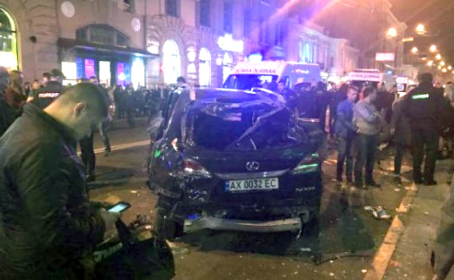 У мережу виклали відео моменту ДТП у Харкові 