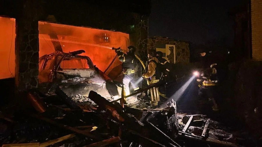 Кількість жертв атаки на Київщині зросла до двох: загиблу людину дістали з-під завалів  