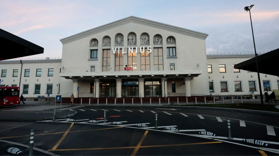 For the third night in a row, Vilnius airport suspends operations