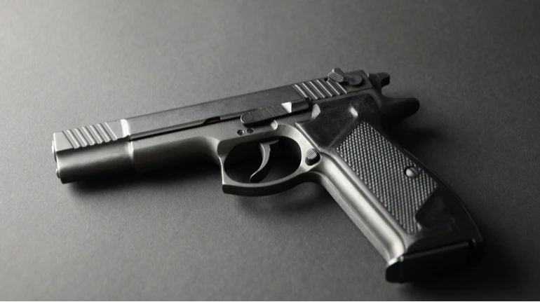 У Ніжині на Чернігівщині діти бавились з травматичним пістолетом: один із них поранений