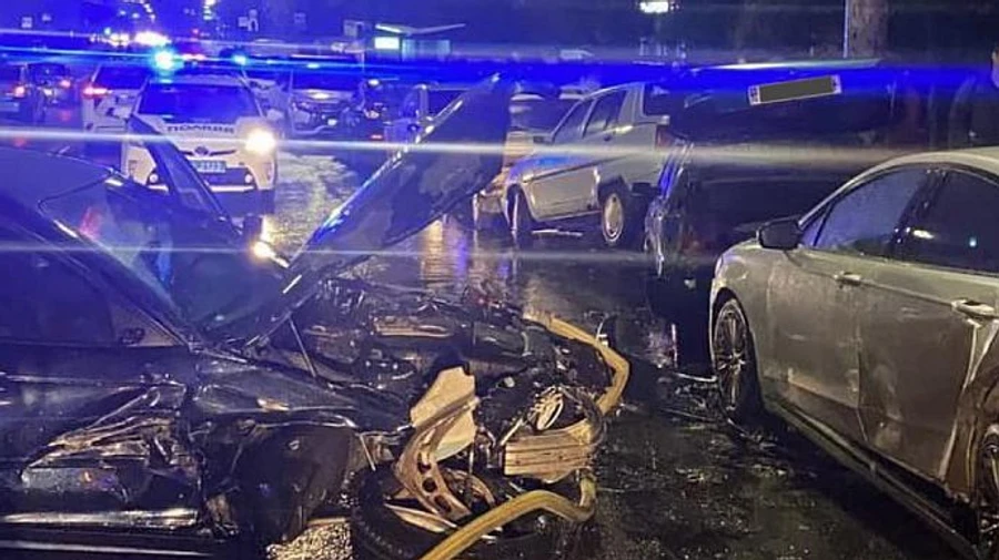 В Киеве BMW врезалась в 5 припаркованных авто, произошла драка – полиция