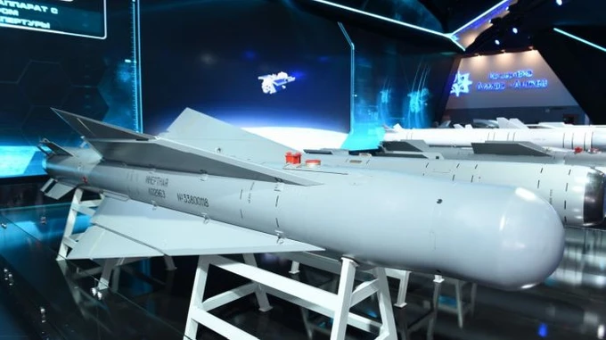 Russians use new 1.5 ton gliding bombs against Ukraine