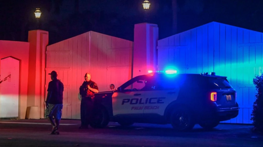 ФБР провело обыск в резиденции Трампа, он заявляет о взломе сейфа