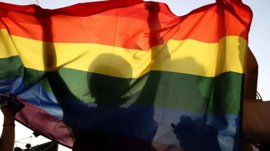 УЕФА расследует конфискацию флага ЛГБТК на матче Евро-2020 в Баку