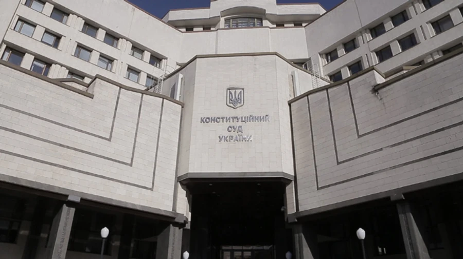 КС заблокував вступ на посади переможців місцевих виборів – НАЗК 