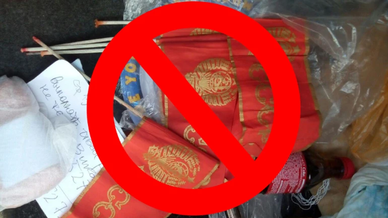 Нервный водитель пытался ввезти в Украину портреты Путина и запрещенную символику