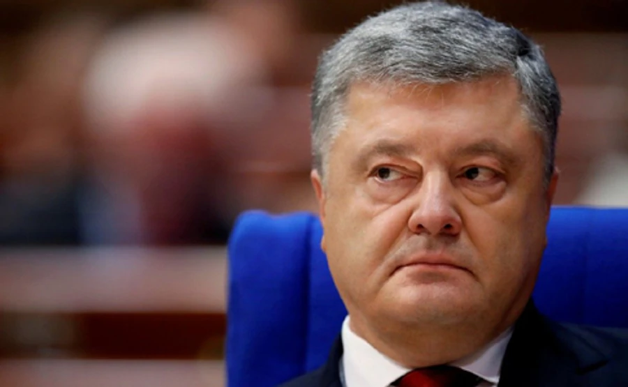 Порошенко поставил ГБР условие для явки на допросы и обвинил ОП в слежке