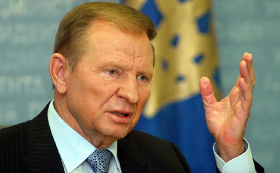 Кучма: Макрон и Меркель будут уговаривать Зеленского уступить Путину