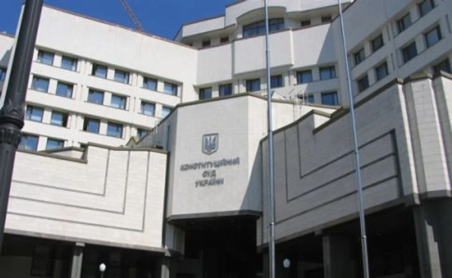 Народний фронт поскаржився КС на розпуск Ради Зеленським