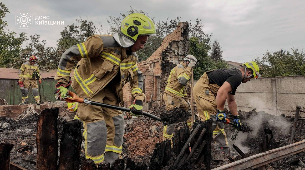 ДСНС: У Вишневому триває ліквідація наслідків російської атаки